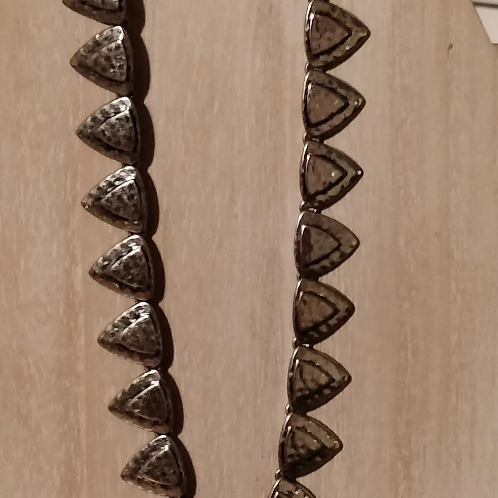 Lucky brand 18" hammered silver arrowhead style - Picture 3 of 3